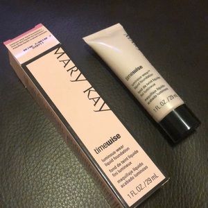 Mary Kay Luminous-Wear Liquid Foundation - Beige 7